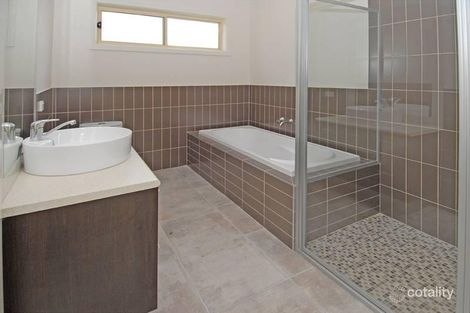 Property photo of 2/30 Euroa Avenue Sunshine North VIC 3020