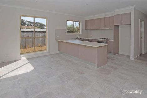 Property photo of 2/30 Euroa Avenue Sunshine North VIC 3020