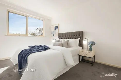 Property photo of 10 Rothschild Street Glen Huntly VIC 3163