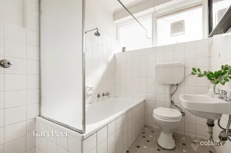 Property photo of 10 Rothschild Street Glen Huntly VIC 3163