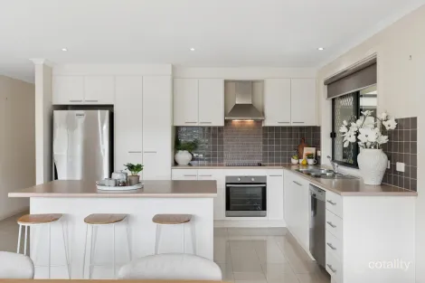 Property photo of 4 Lindsay Close Mount Barker SA 5251