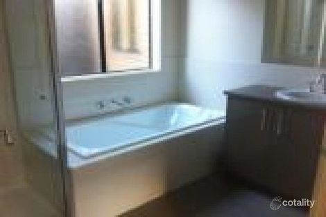 Property photo of 28 Yellow Gum Way Manor Lakes VIC 3024