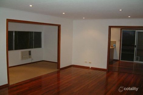 18 Ridgeway Ave, Southport, QLD 4215