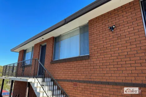2/17 Pine Cres, Coniston, NSW 2500