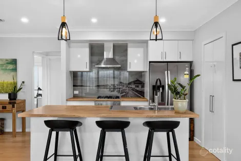 Property photo of 5 Warburton Way Warrnambool VIC 3280