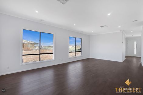 Property photo of 604 Hume Drive Fraser Rise VIC 3336