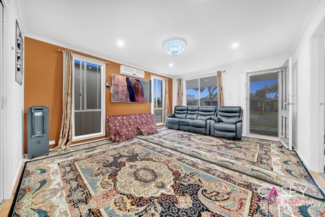 Property photo of 8 Willora Crescent Cranbourne West VIC 3977