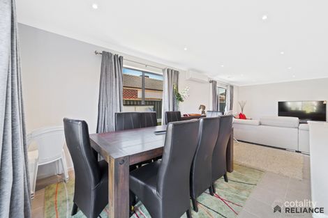 Property photo of 33 Holyoake Parade Manor Lakes VIC 3024