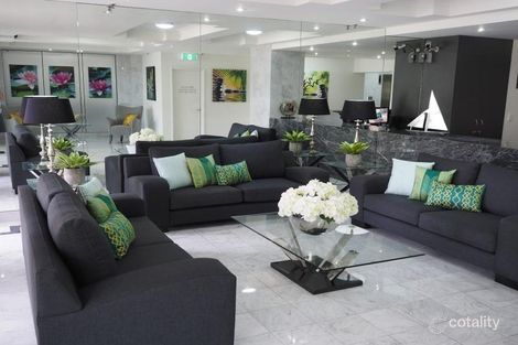 Property photo of 28/5-7 Oatland Esplanade Runaway Bay QLD 4216
