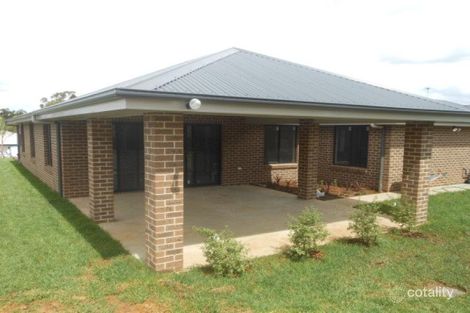 Property photo of 11 Jordan Place Young NSW 2594