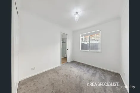 Property photo of 8 Caspian Chase Pakenham VIC 3810