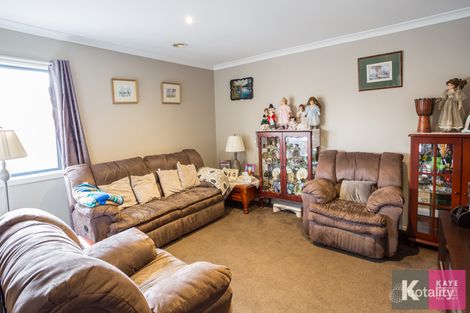 Property photo of 16 Atkinson Drive Berwick VIC 3806