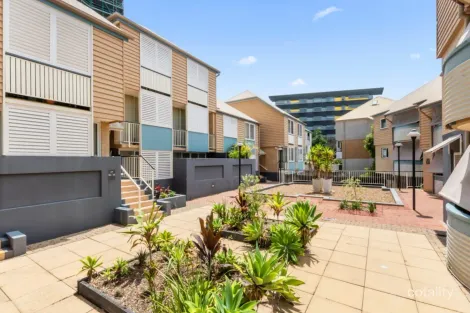 Property photo of 5/21-23 Quinton Street Kangaroo Point QLD 4169