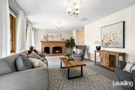 Property photo of 5 Glenauburn Court Sunbury VIC 3429