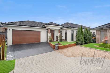 Property photo of 10 Bombala Crescent Craigieburn VIC 3064