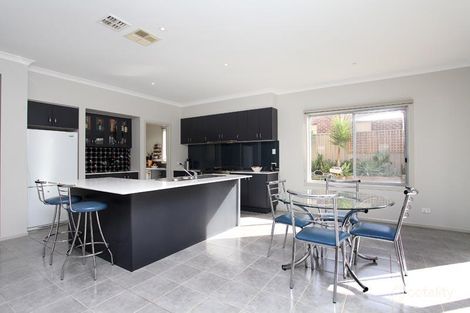 Property photo of 33 Viewbank Walk Caroline Springs VIC 3023
