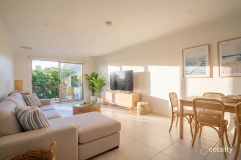 Property photo of 4/47 Hooker Boulevard Broadbeach Waters QLD 4218