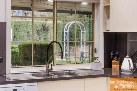 Property photo of 2 Copperfield Place Jerrabomberra NSW 2619