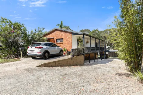 Property photo of 19 Val Crescent Noosaville QLD 4566