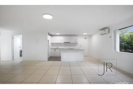 Property photo of 2/20 Bright Avenue Labrador QLD 4215