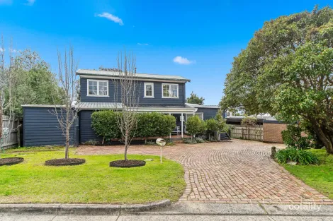 4 PIPER CRES, FRANKSTON SOUTH, VIC 3199