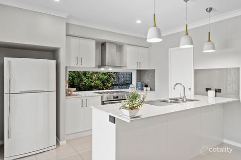 Property photo of 6 Grasstree Place Ningi QLD 4511