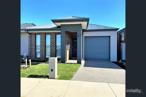 8 Australorp Dr, Clyde North, VIC 3978