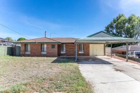 Property photo of 17 Cullen Court Camillo WA 6111