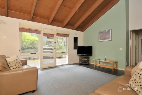 Property photo of 2 Hartland Way Eltham VIC 3095
