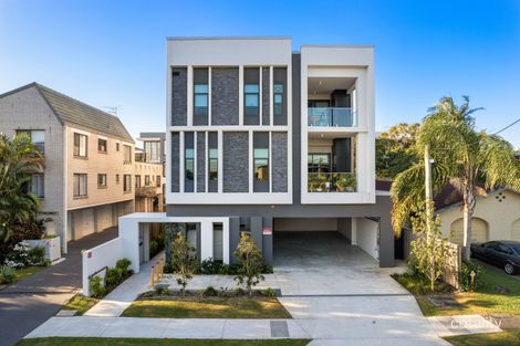 55 Milton Ave, Paradise Point, QLD 4216