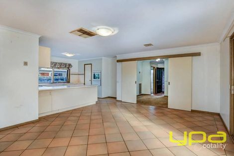 Property photo of 10 Prior Court Brookfield VIC 3338