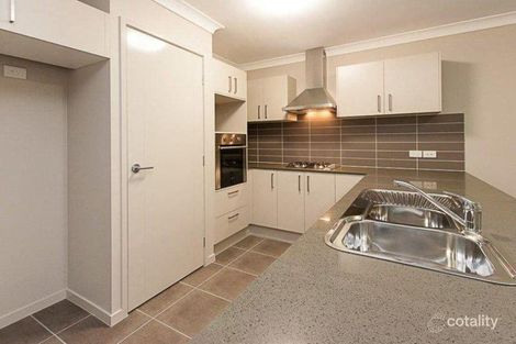 Property photo of 39 Lakeside Crescent Ningi QLD 4511