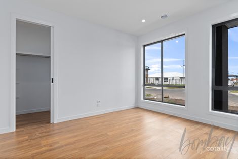 7 Hutch Ave, Donnybrook, VIC 3064