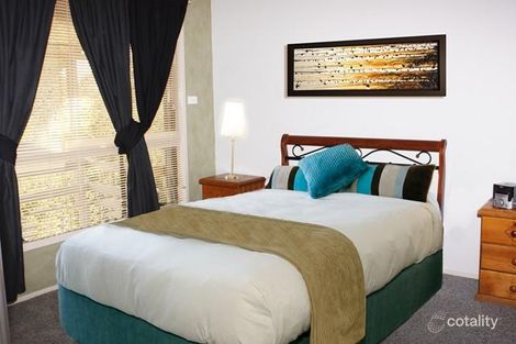 Property photo of 11 Grevillea Close Bossley Park NSW 2176