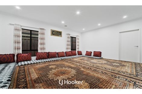Property photo of 106 Rossiter Retreat Cranbourne North VIC 3977
