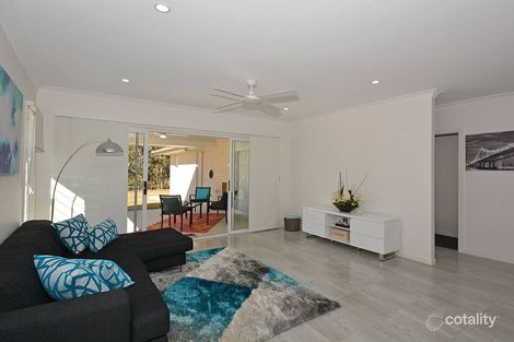 18 Ronaldo Way, Urangan, QLD 4655