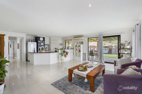 Property photo of 8 Rimatara Rise Pacific Pines QLD 4211