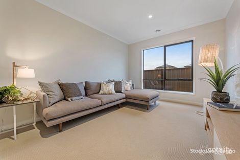 Property photo of 18 Featherwood Crescent Craigieburn VIC 3064