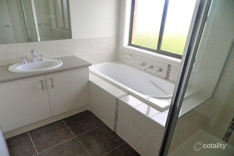 Property photo of 5 Taunton Drive Pakenham VIC 3810