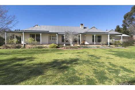 30 Benwerrin Cres, Grasmere, NSW 2570