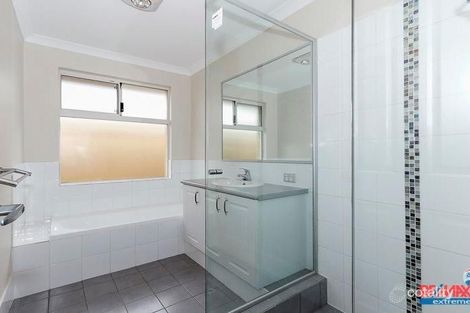 Property photo of 76 Harden Park Trail Carramar WA 6031