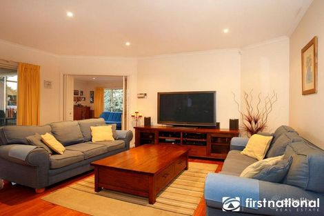 Property photo of 7 Ellaswood Close Berwick VIC 3806