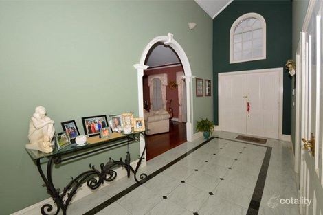 Property photo of 3 Weyburn Place Avondale Heights VIC 3034