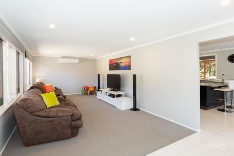 Property photo of 32 Cooroy Crescent Yellow Rock NSW 2777