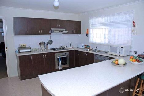 Property photo of 8 Wicklow Drive Cranbourne VIC 3977