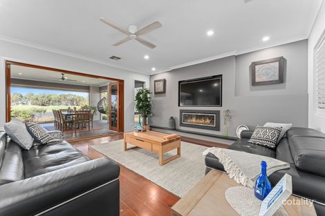 Property photo of 21 Feathery Grove Sandhurst VIC 3977