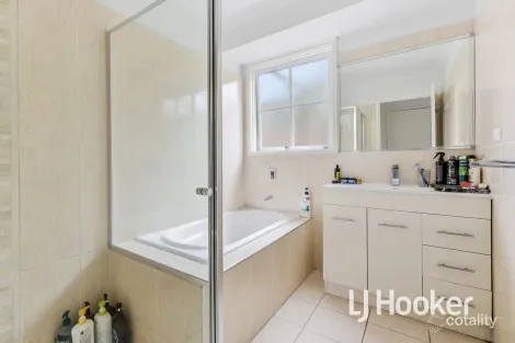 Property photo of 58 Lesdon Avenue Cranbourne VIC 3977