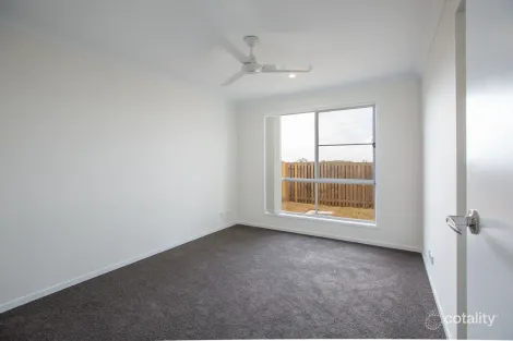 Property photo of 2/43 Lauenstein Crescent Pimpama QLD 4209