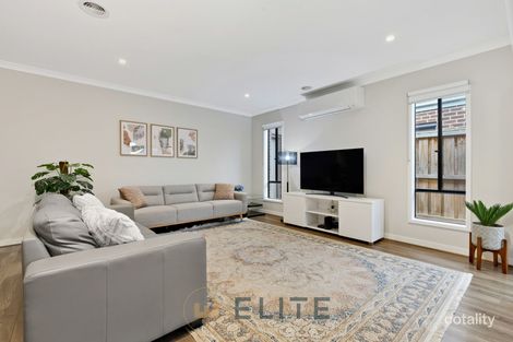 Property photo of 11 Shulze Drive Clyde North VIC 3978