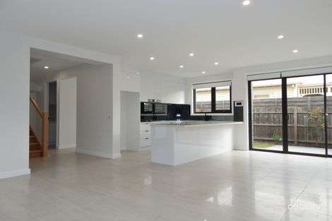 Property photo of 2/32 Storey Road Reservoir VIC 3073